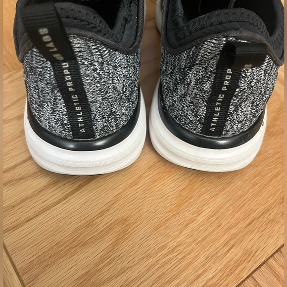 APL Women’s Techloom Phantom sneakers, size 7.5 - Picture 6 of 7